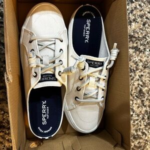 Sperry- Crest vibe mule- white